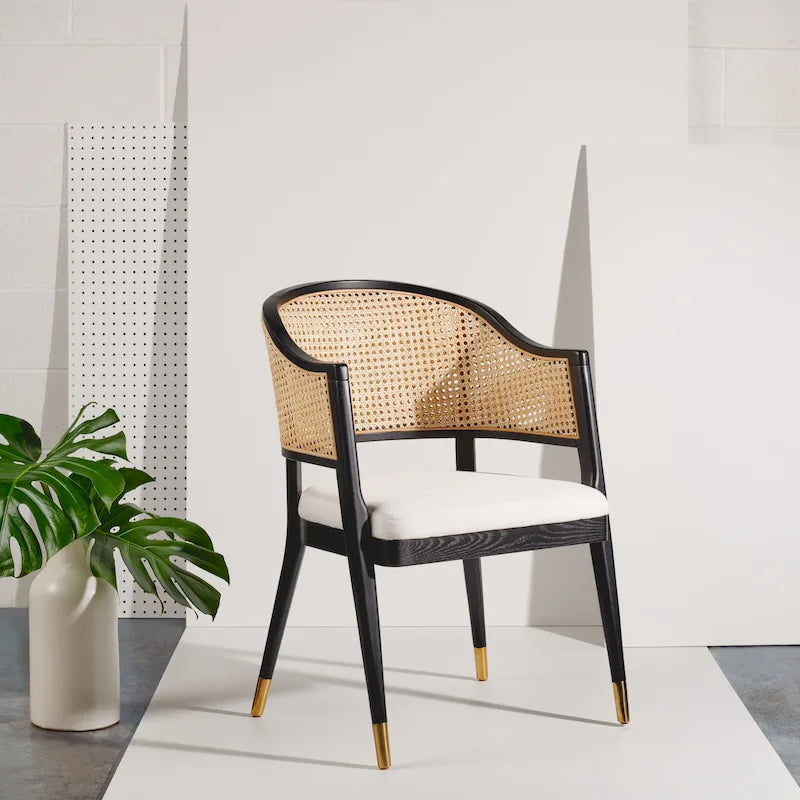 Sedia da pranzo in rattan Mid-Century con puntali in ottone — Eleganza contemporanea